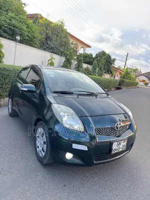 Toyota Vitz 1.3 AWD 3dr 2010 Green