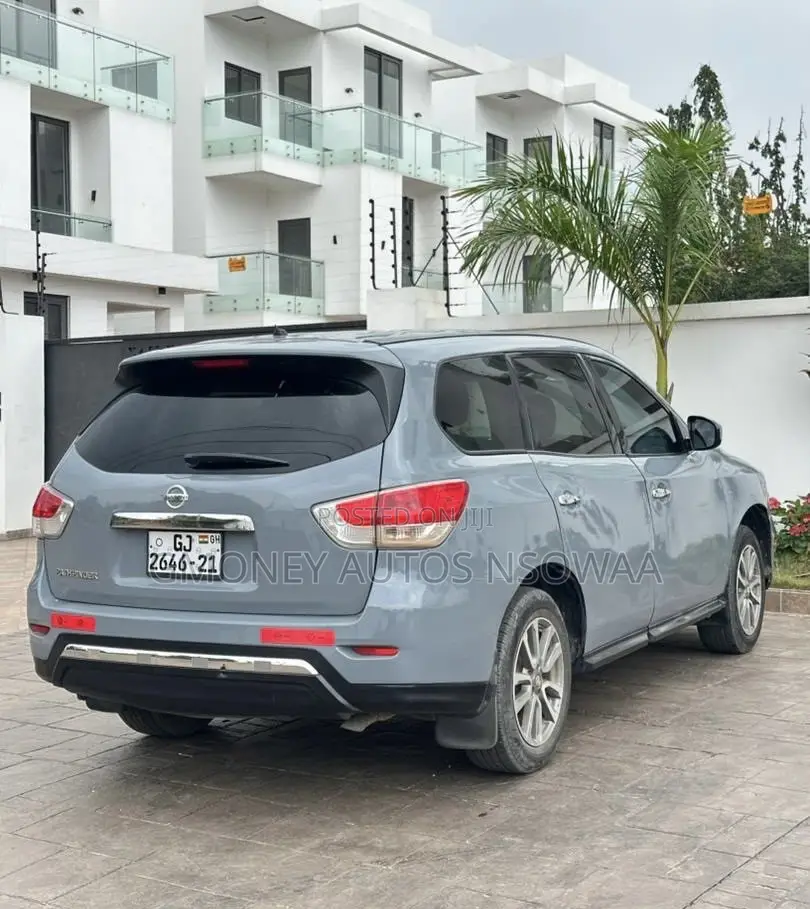 Nissan Pathfinder S 4x4 2013 Gray