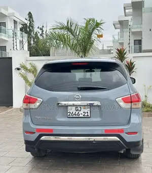 Nissan Pathfinder S 4x4 2013 Gray