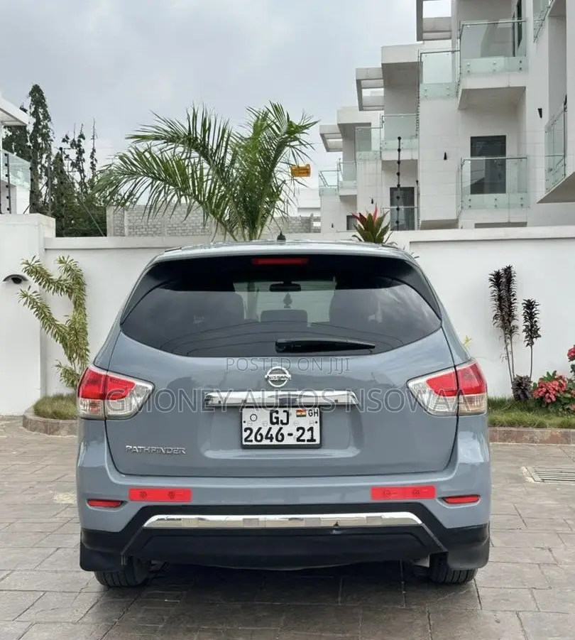 Nissan Pathfinder S 4x4 2013 Gray