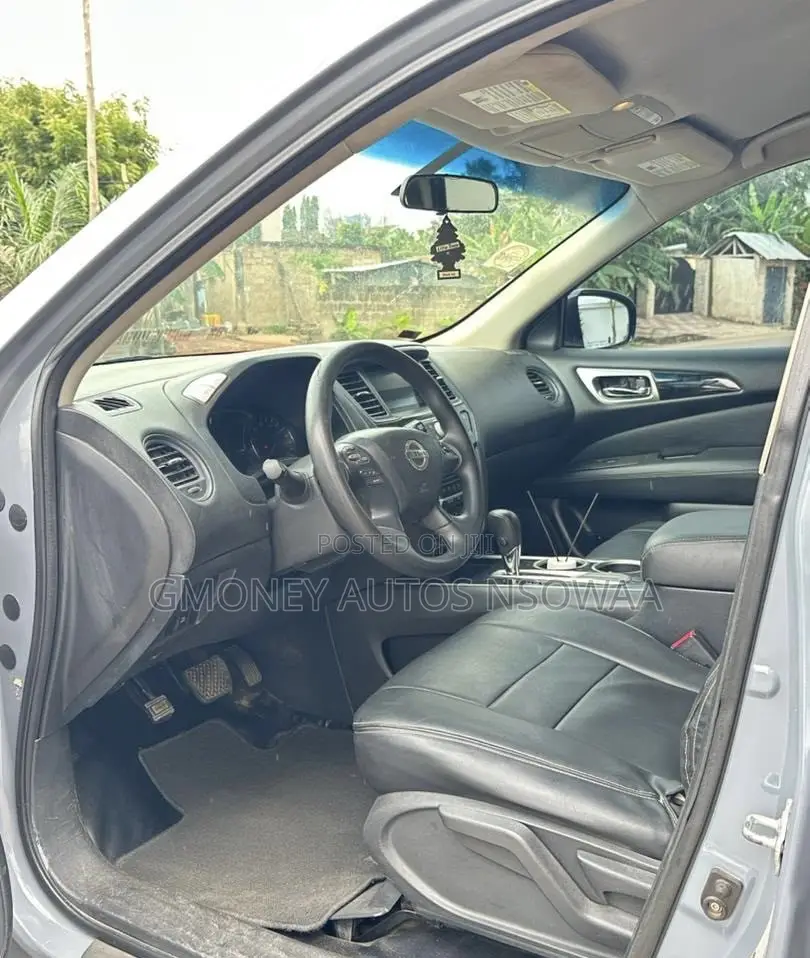 Nissan Pathfinder S 4x4 2013 Gray