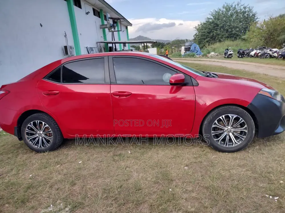 Toyota Corolla 2016 Red