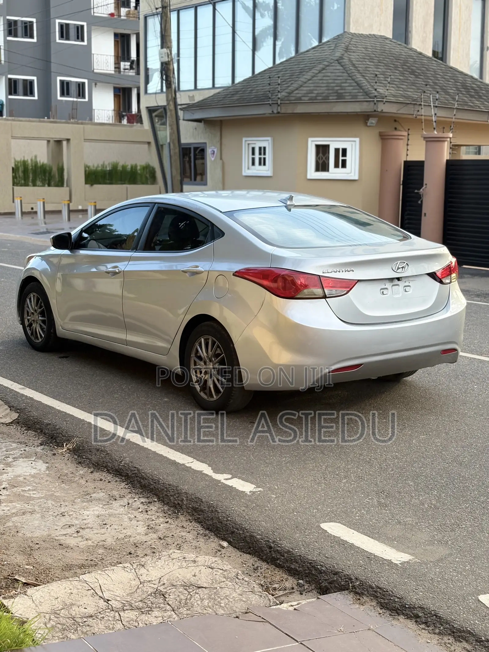 Hyundai Elantra Limited Sedan FWD (1.8L 4cyl 6A) 2013 Silver