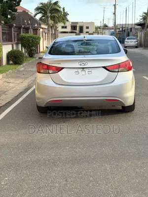 Hyundai Elantra Limited Sedan FWD (1.8L 4cyl 6A) 2013 Silver