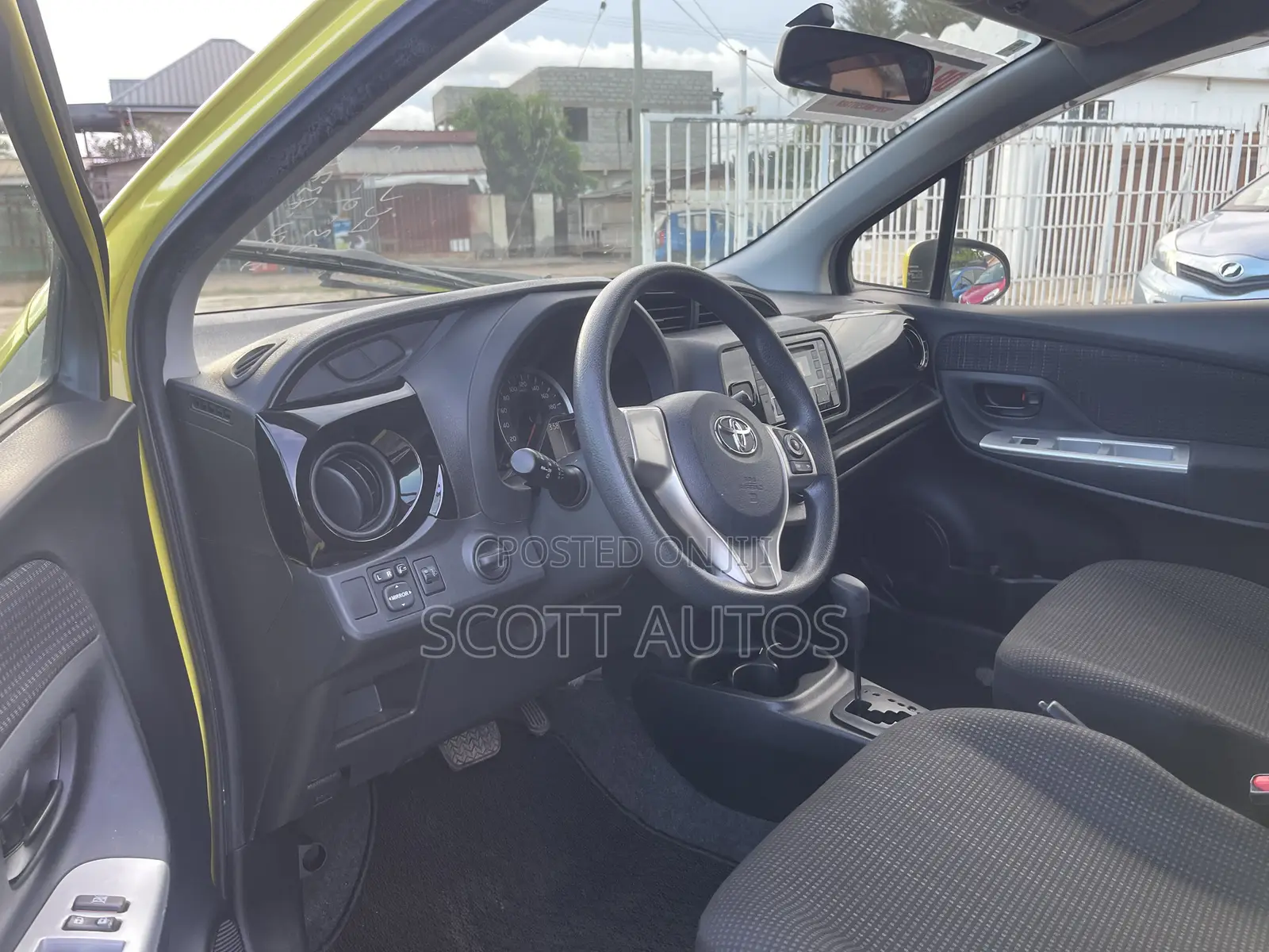 Toyota Vitz 1.3 AWD 3dr 2015 Yellow