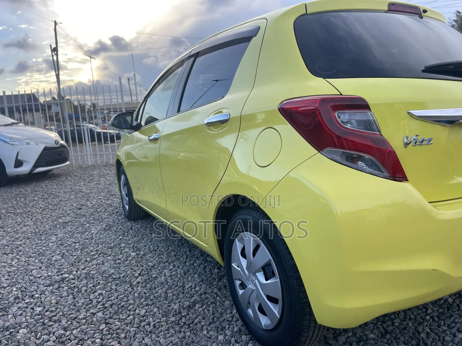 Toyota Vitz 1.3 AWD 3dr 2015 Yellow