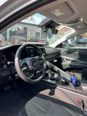 Hyundai Elantra SE 2023