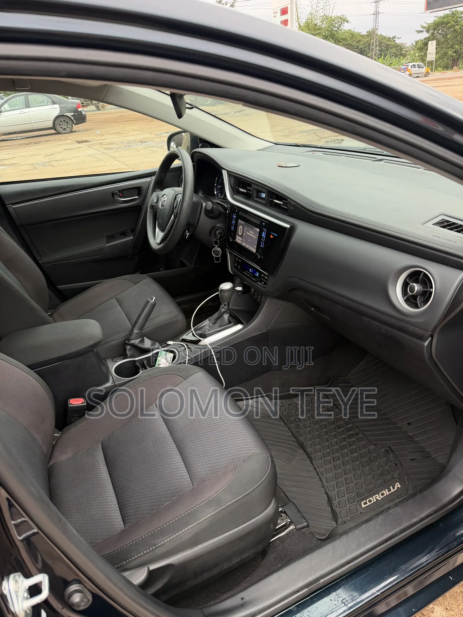 Toyota Corolla LE (1.8L 4cyl 2A) 2018 Blue