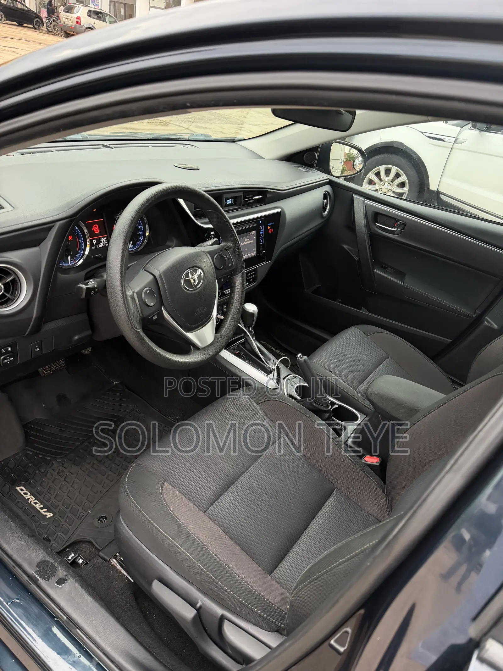 Toyota Corolla LE (1.8L 4cyl 2A) 2018 Blue