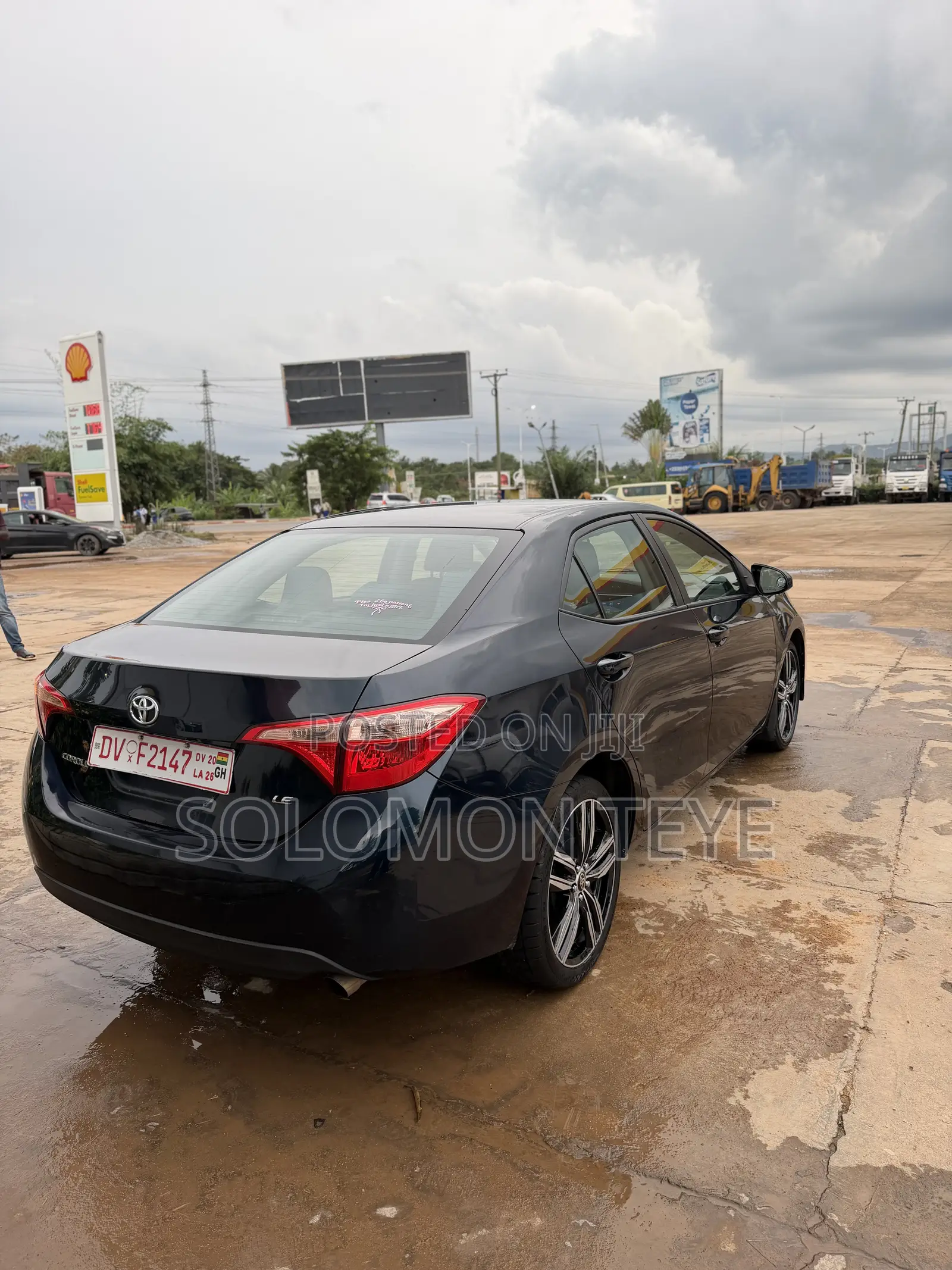 Toyota Corolla LE (1.8L 4cyl 2A) 2018 Blue