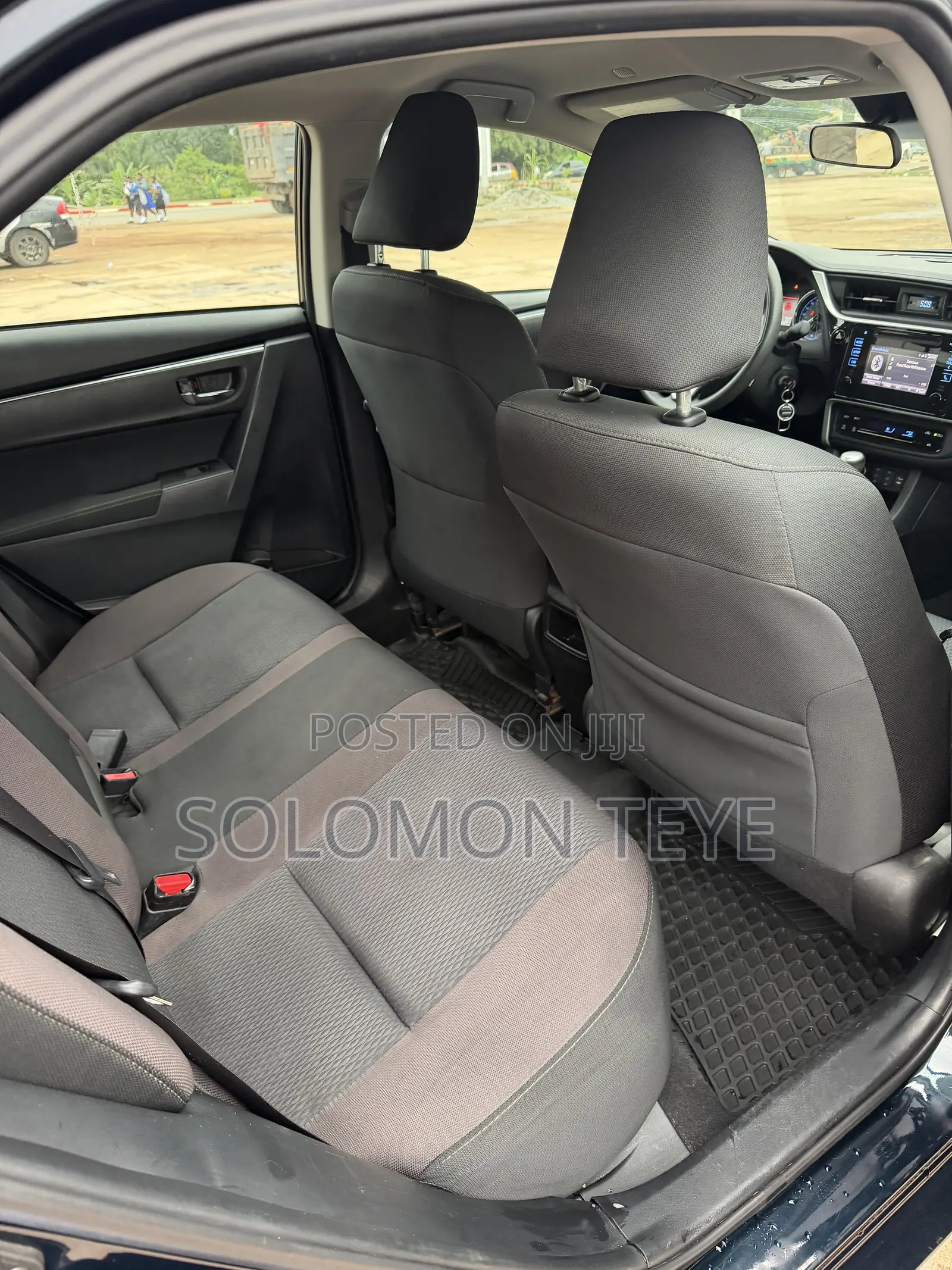 Toyota Corolla LE (1.8L 4cyl 2A) 2018 Blue