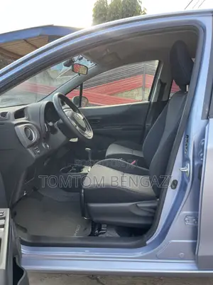Toyota Vitz 1.3 FWD 5dr 2013 Blue