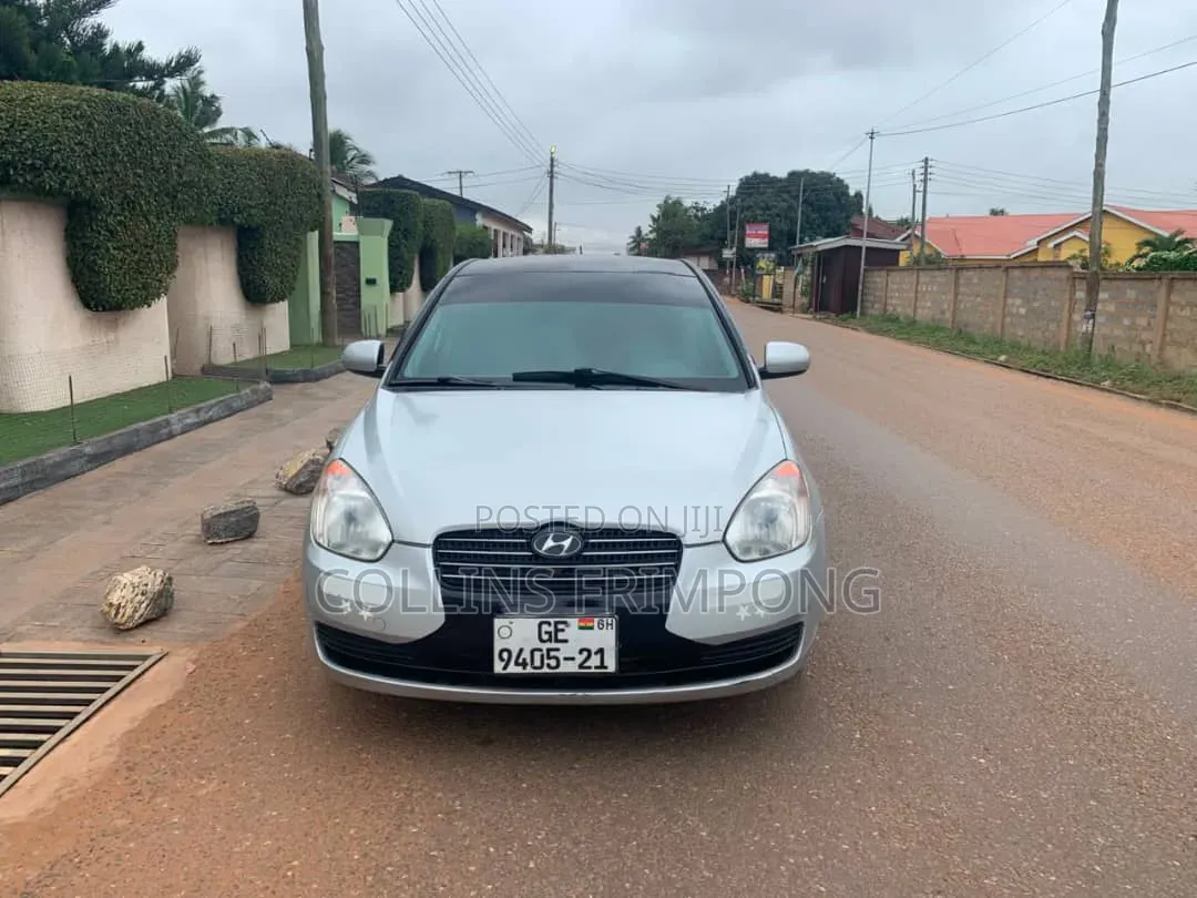 Hyundai Accent SE 2010 Silver