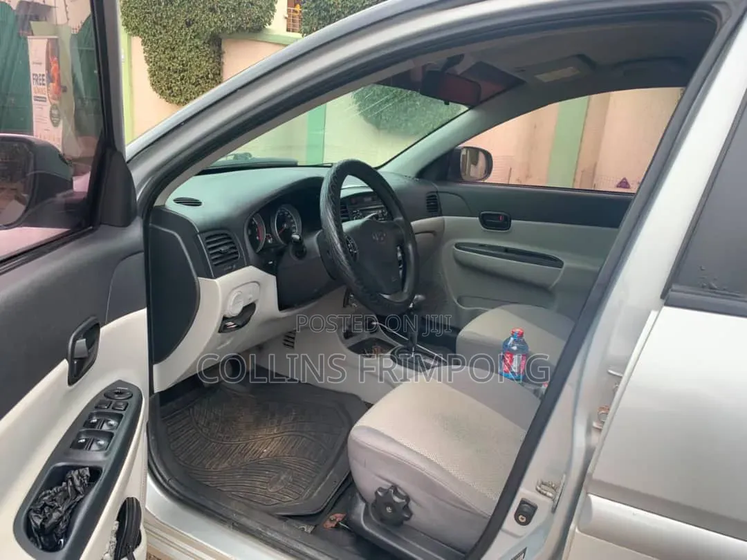 Hyundai Accent SE 2010 Silver