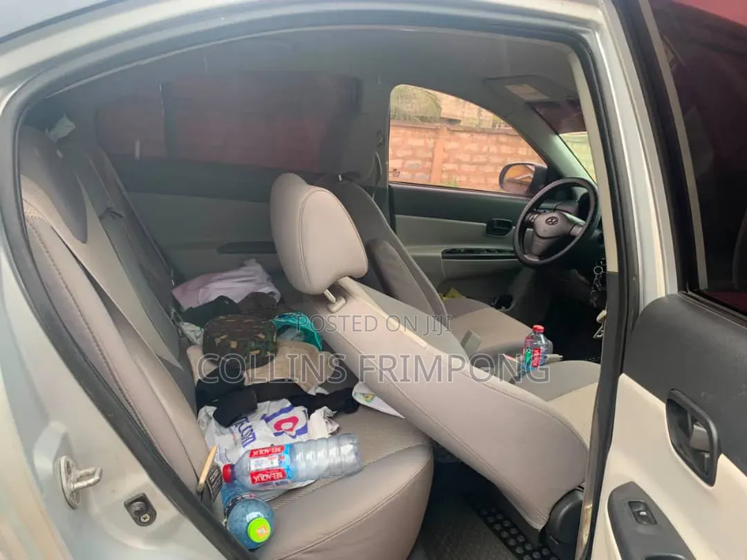 Hyundai Accent SE 2010 Silver