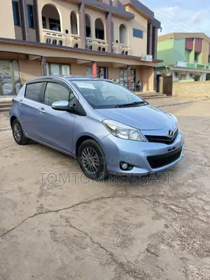 Toyota Vitz 1.3 FWD 5dr 2013 Blue