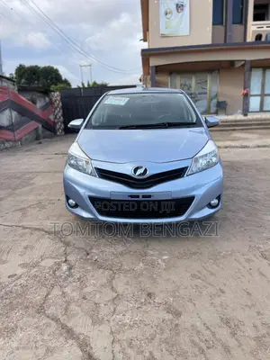 Toyota Vitz 1.3 FWD 5dr 2013 Blue