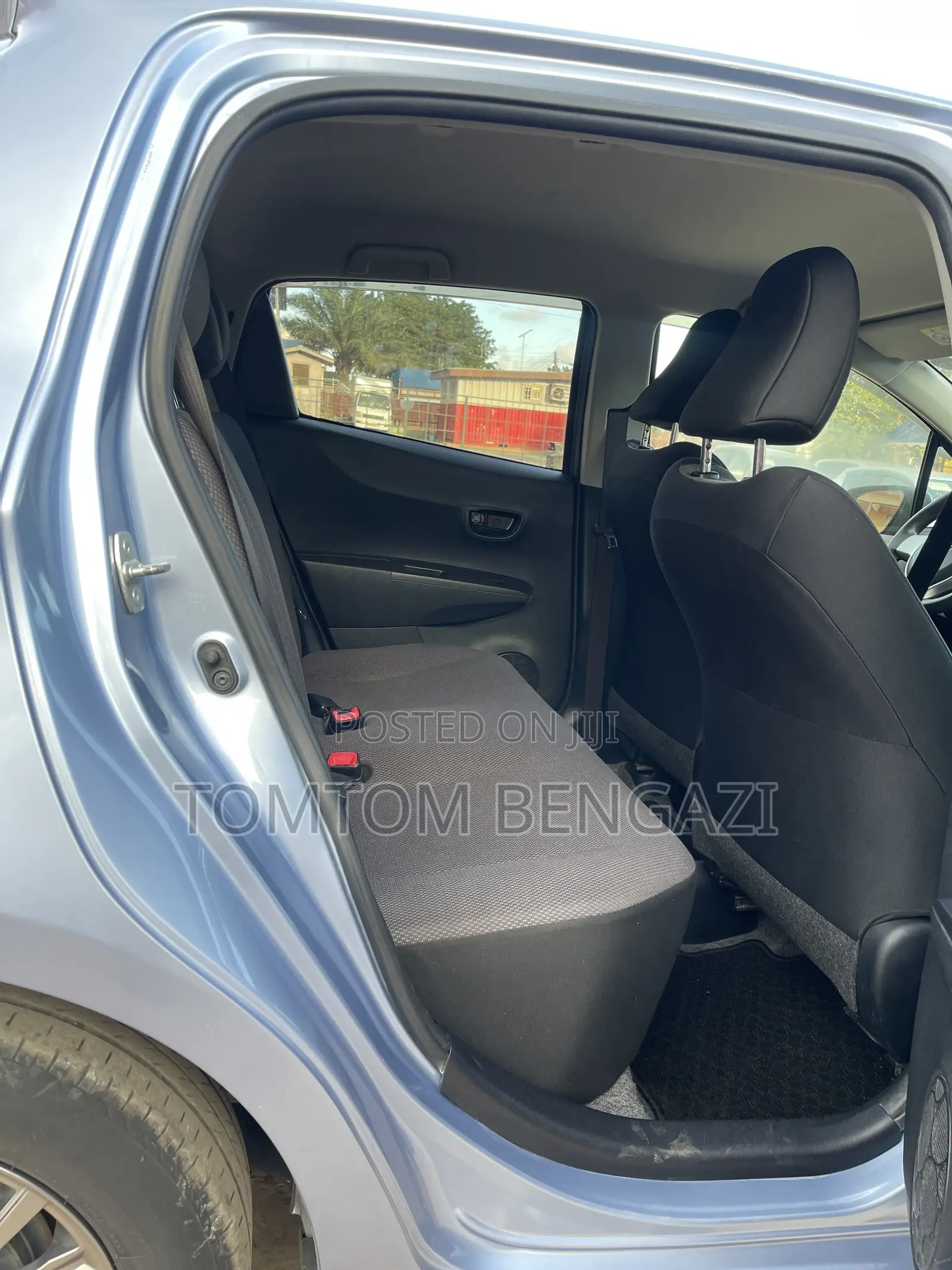 Toyota Vitz 1.3 FWD 5dr 2013 Blue