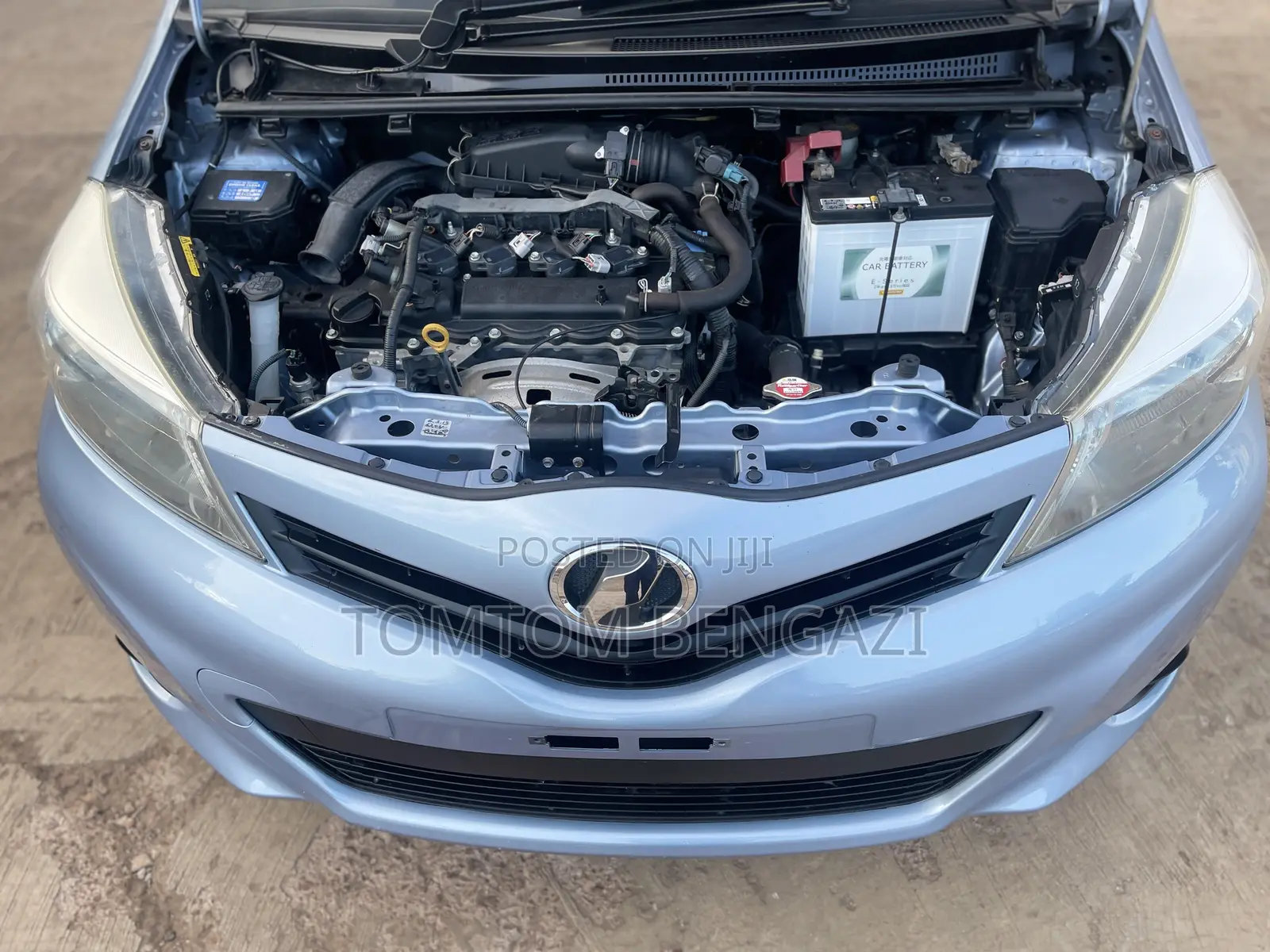 Toyota Vitz 1.3 FWD 5dr 2013 Blue