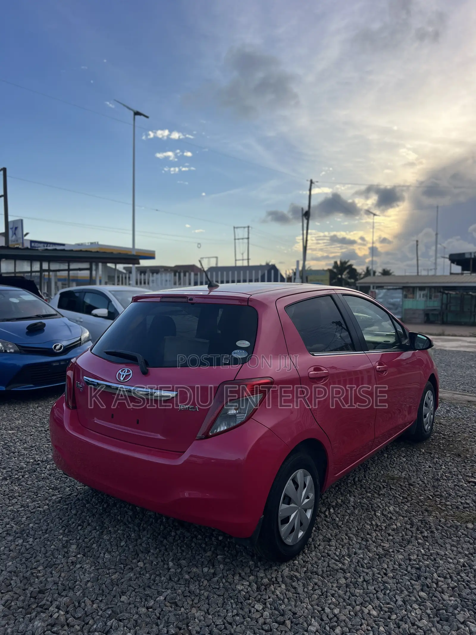 Toyota Vitz 1.3 AWD 3dr 2013 Pink