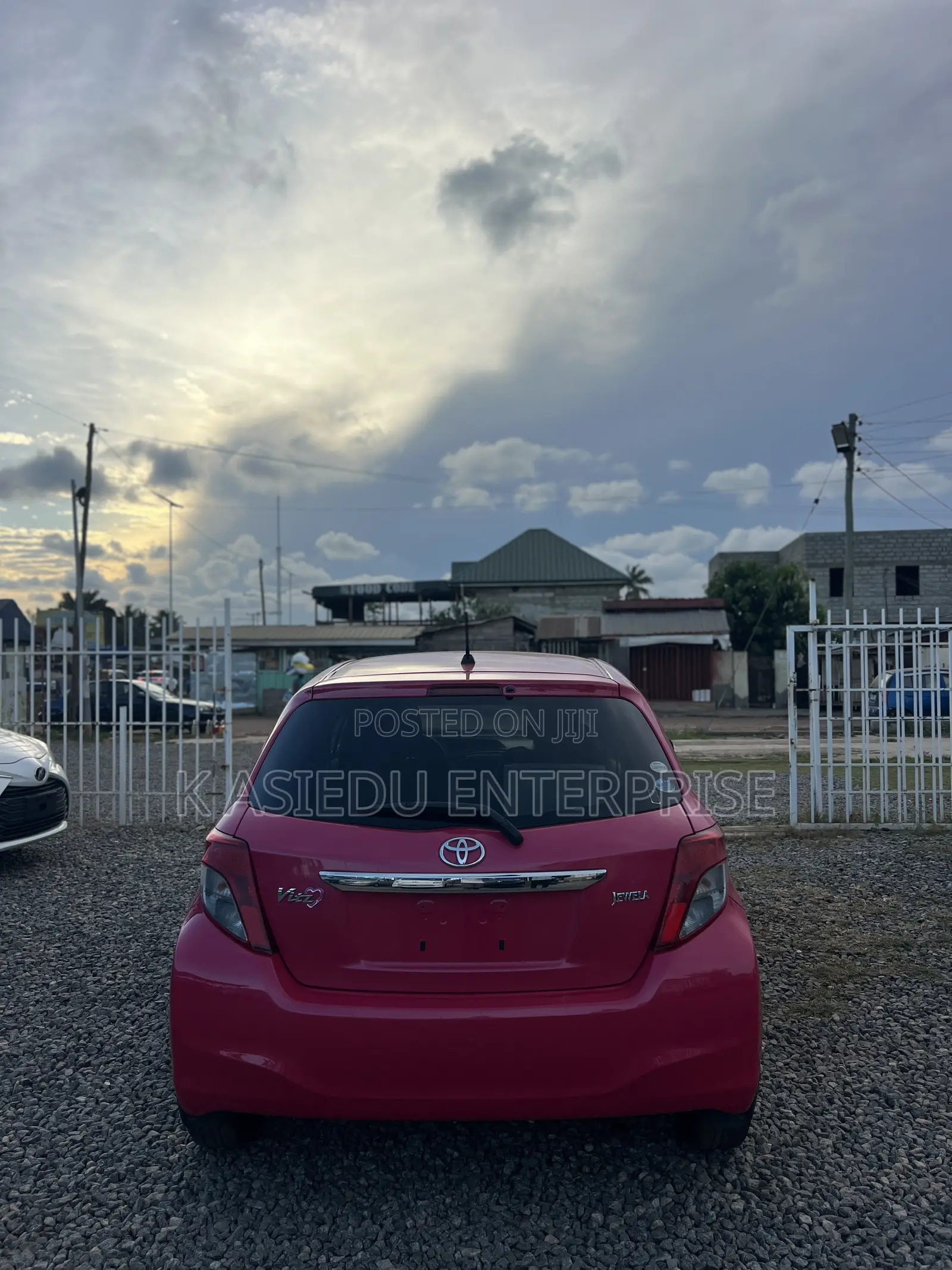 Toyota Vitz 1.3 AWD 3dr 2013 Pink