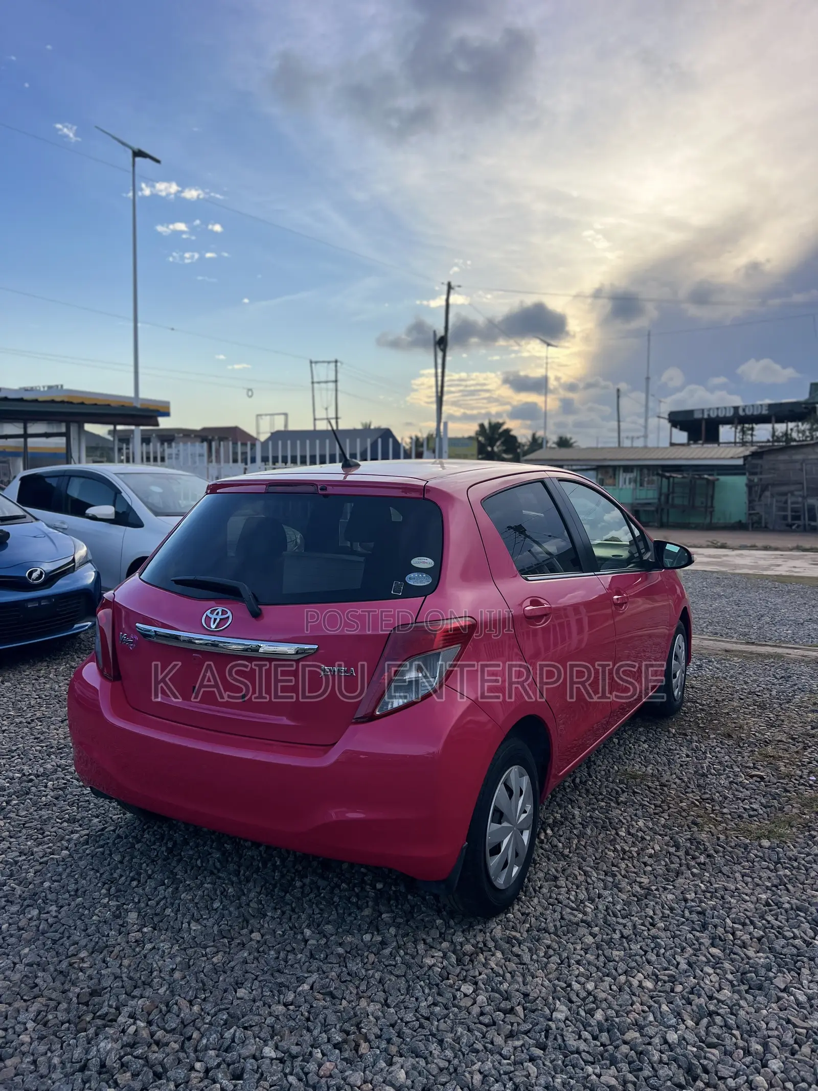 Toyota Vitz 1.3 AWD 3dr 2013 Pink