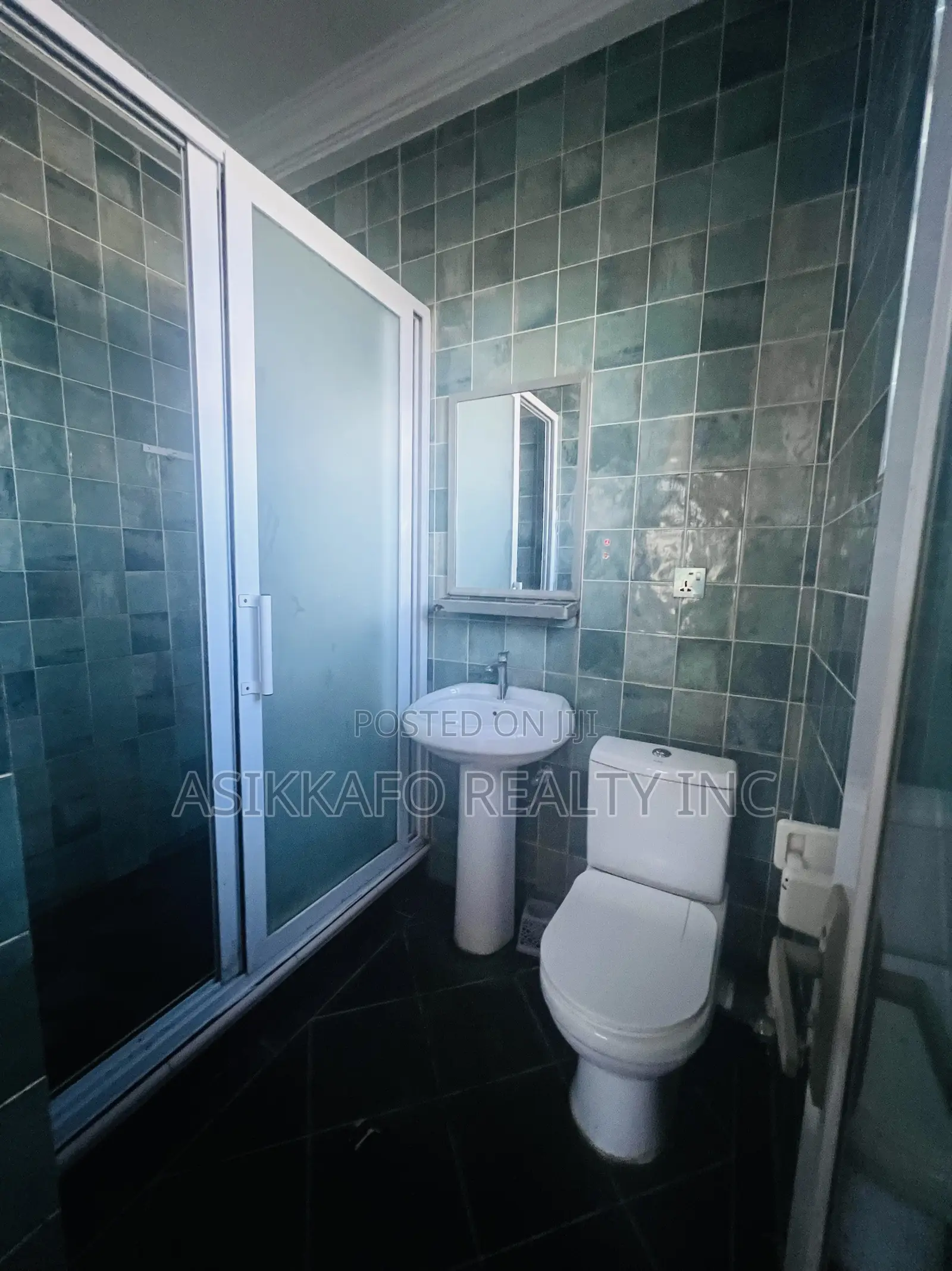 3bdrm Apartment in Emef, Lashibi for rent