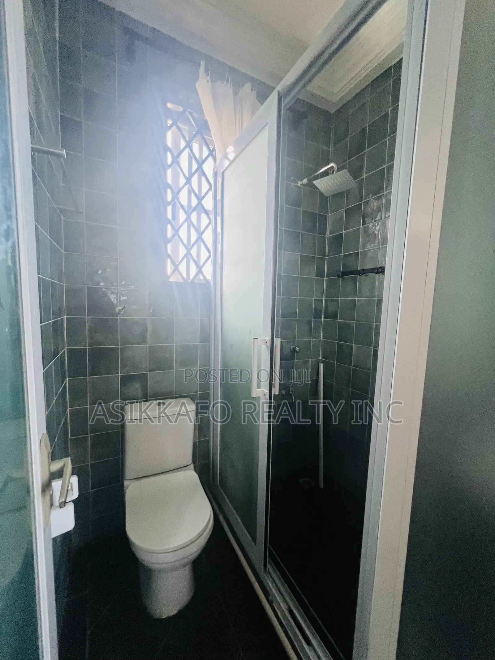 3bdrm Apartment in Emef, Lashibi for rent