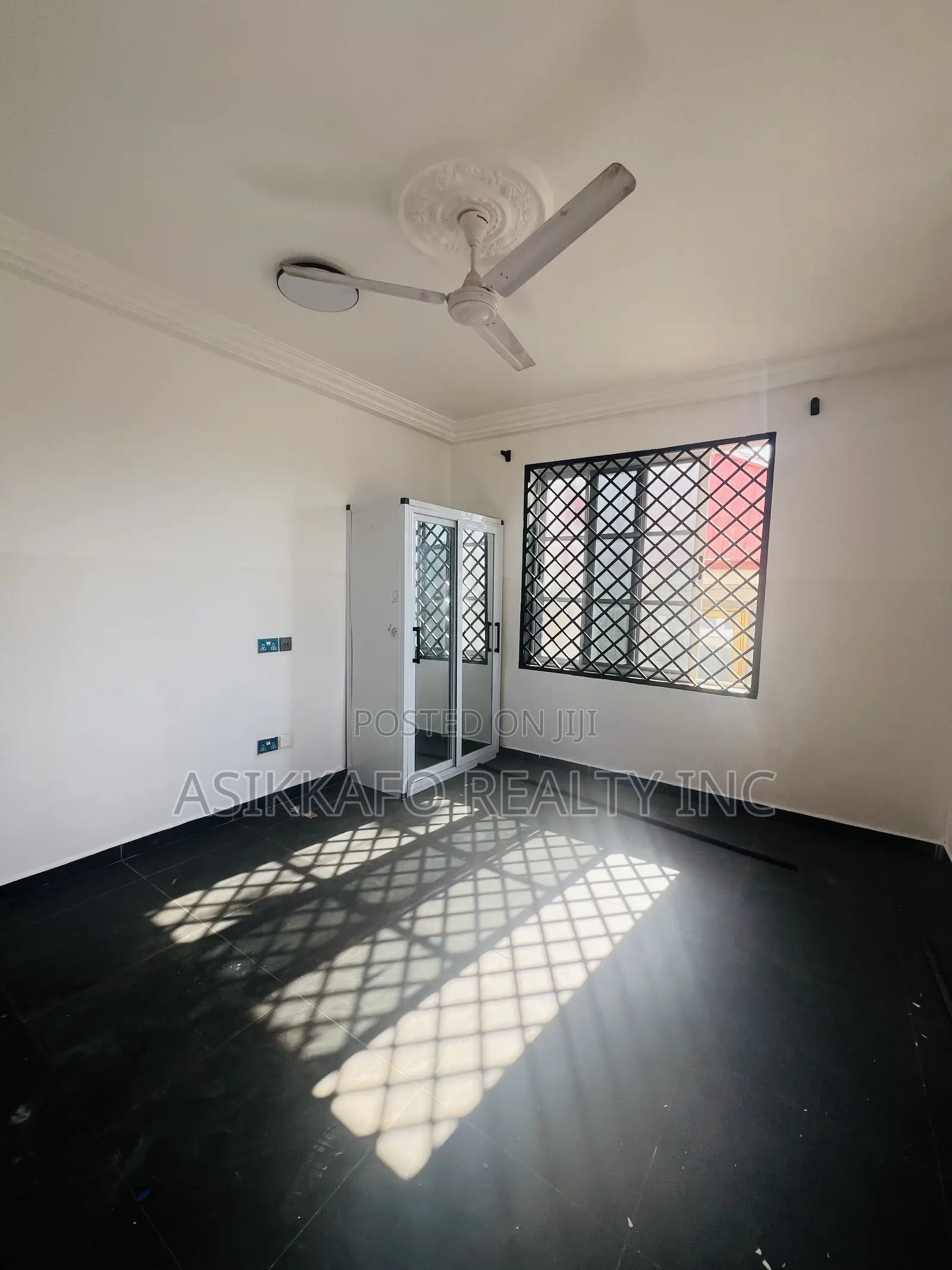 3bdrm Apartment in Emef, Lashibi for rent