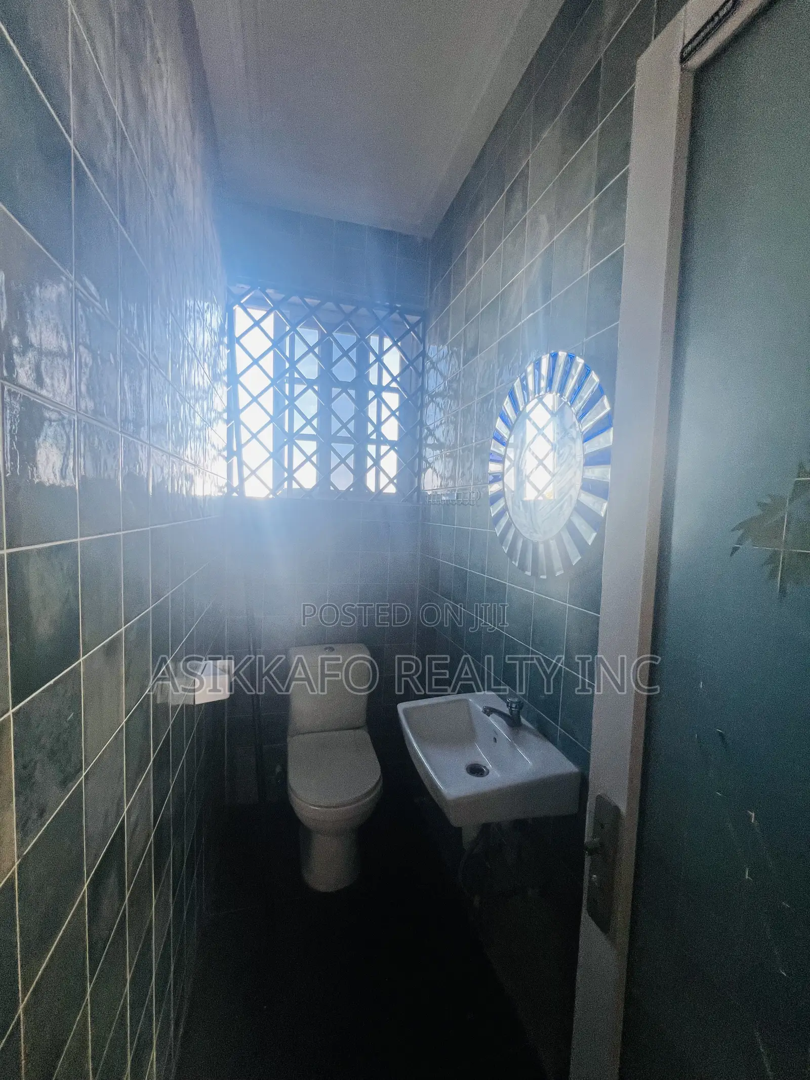 3bdrm Apartment in Emef, Lashibi for rent