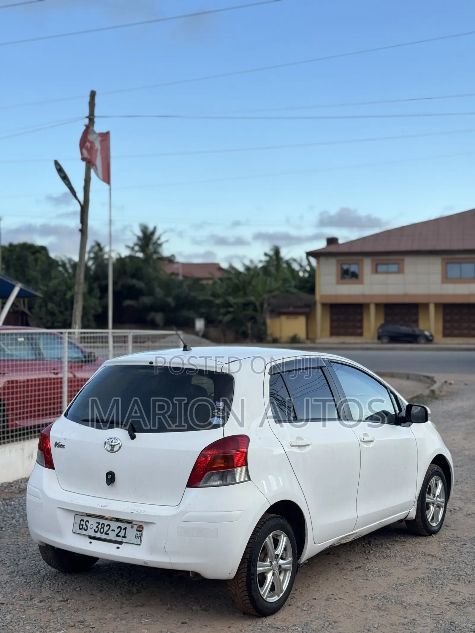 Toyota Vitz 1.3 FWD 3dr 2010 White
