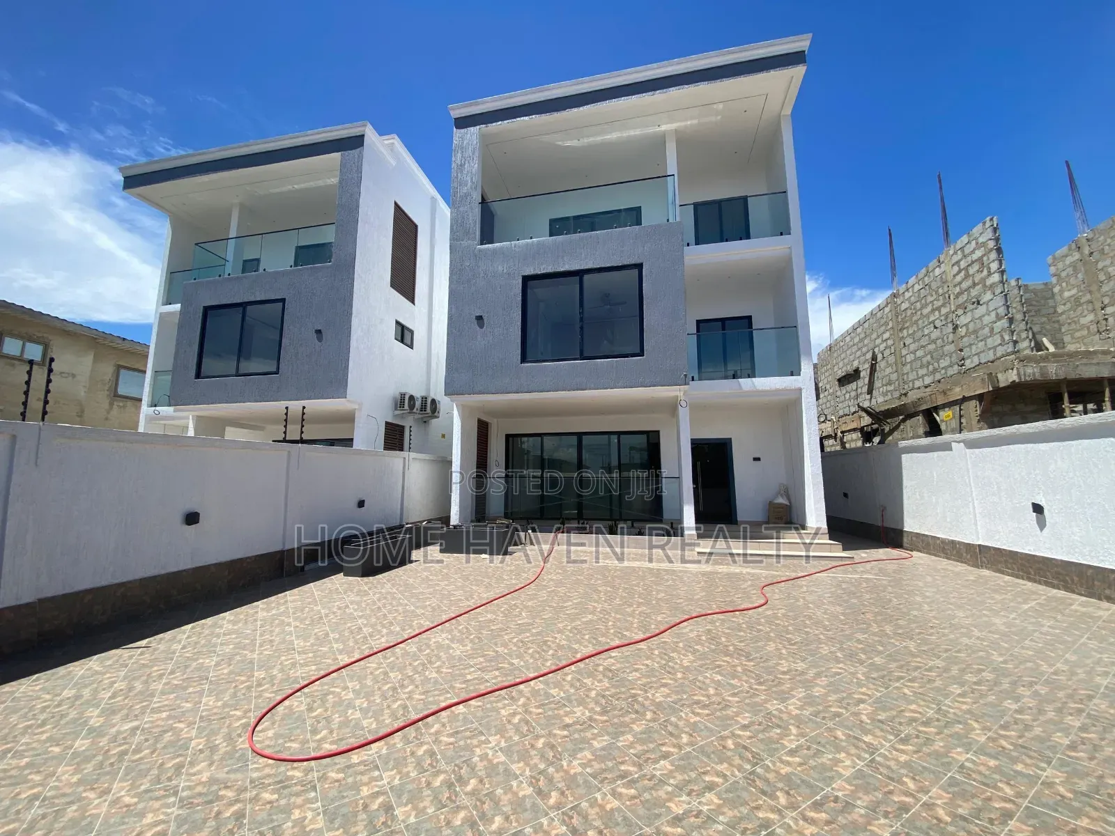 5bdrm House in Tesano Estate, Police Station for sale