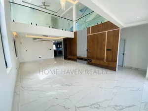 5bdrm House in Tesano Estate, Police Station for sale