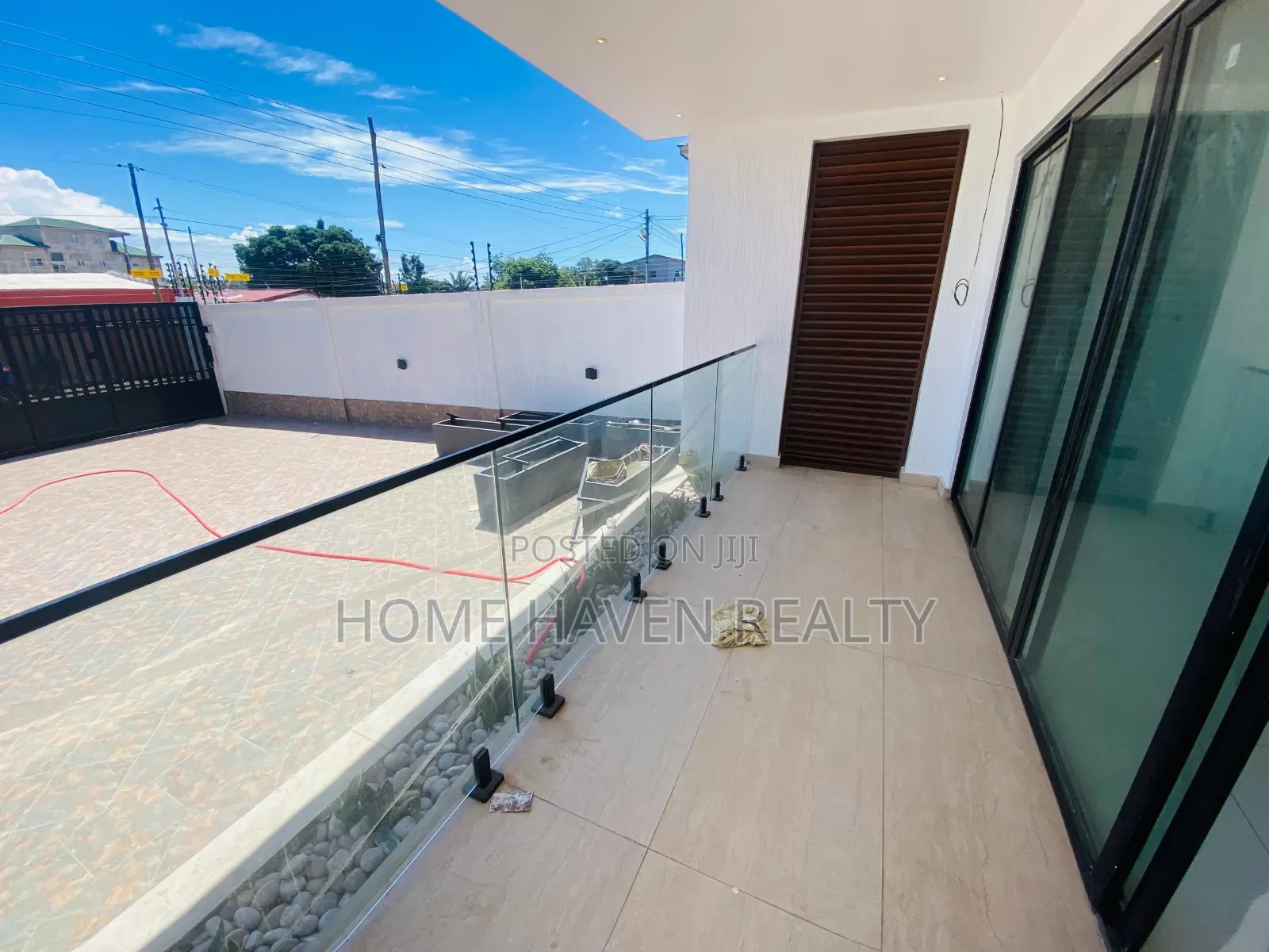5bdrm House in Tesano Estate, Police Station for sale