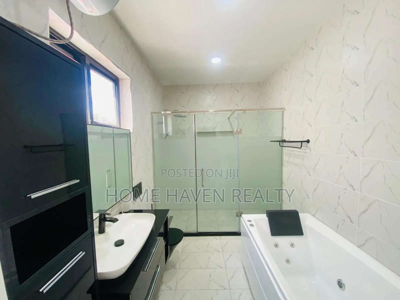 5bdrm House in Tesano Estate, Police Station for sale