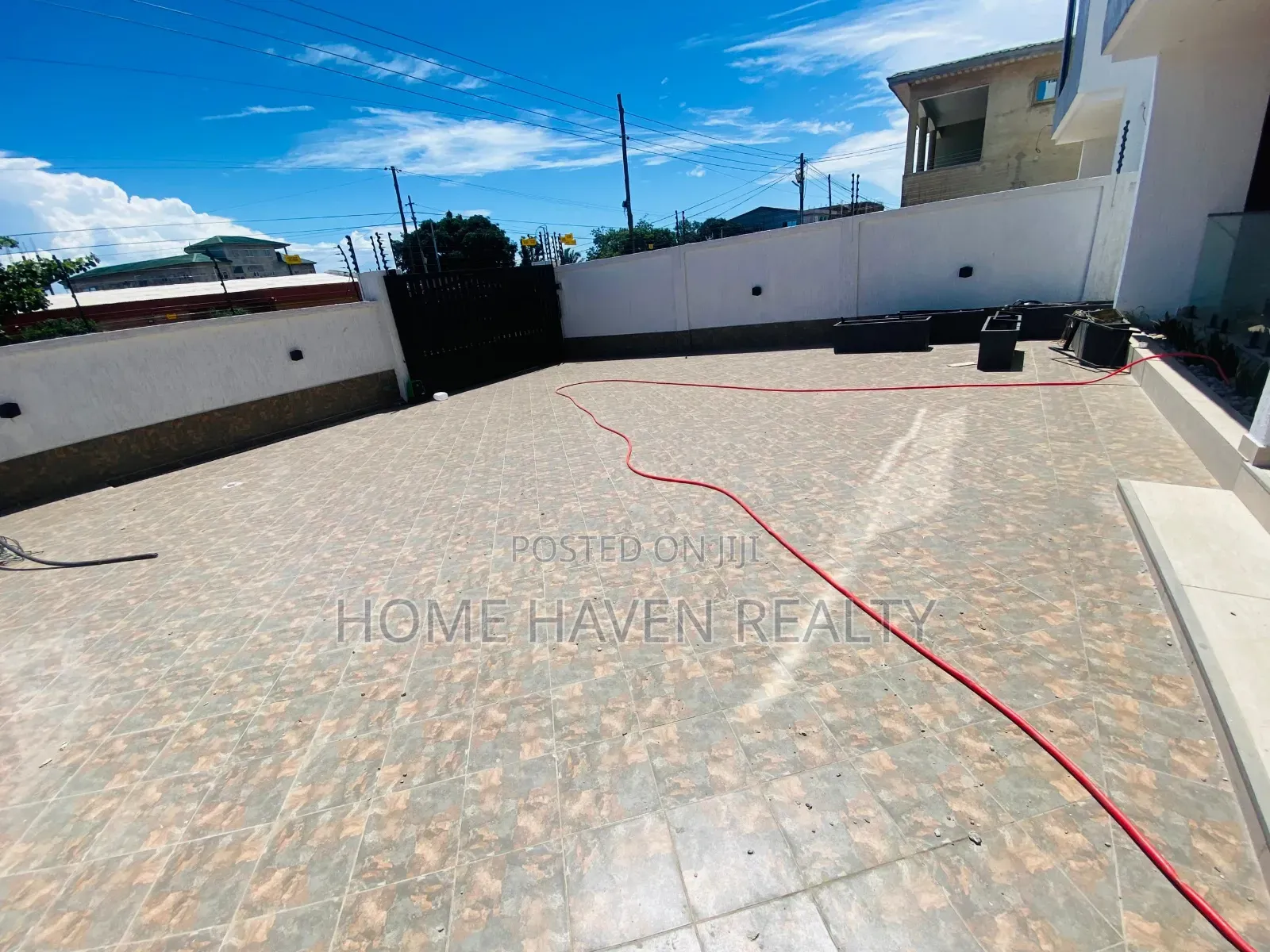 5bdrm House in Tesano Estate, Police Station for sale