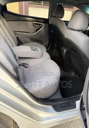 Hyundai Elantra GLS Sedan FWD (1.8L 4cyl 6M) 2013 Silver