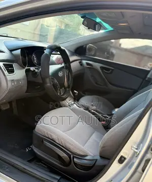 Hyundai Elantra GLS Sedan FWD (1.8L 4cyl 6M) 2013 Silver