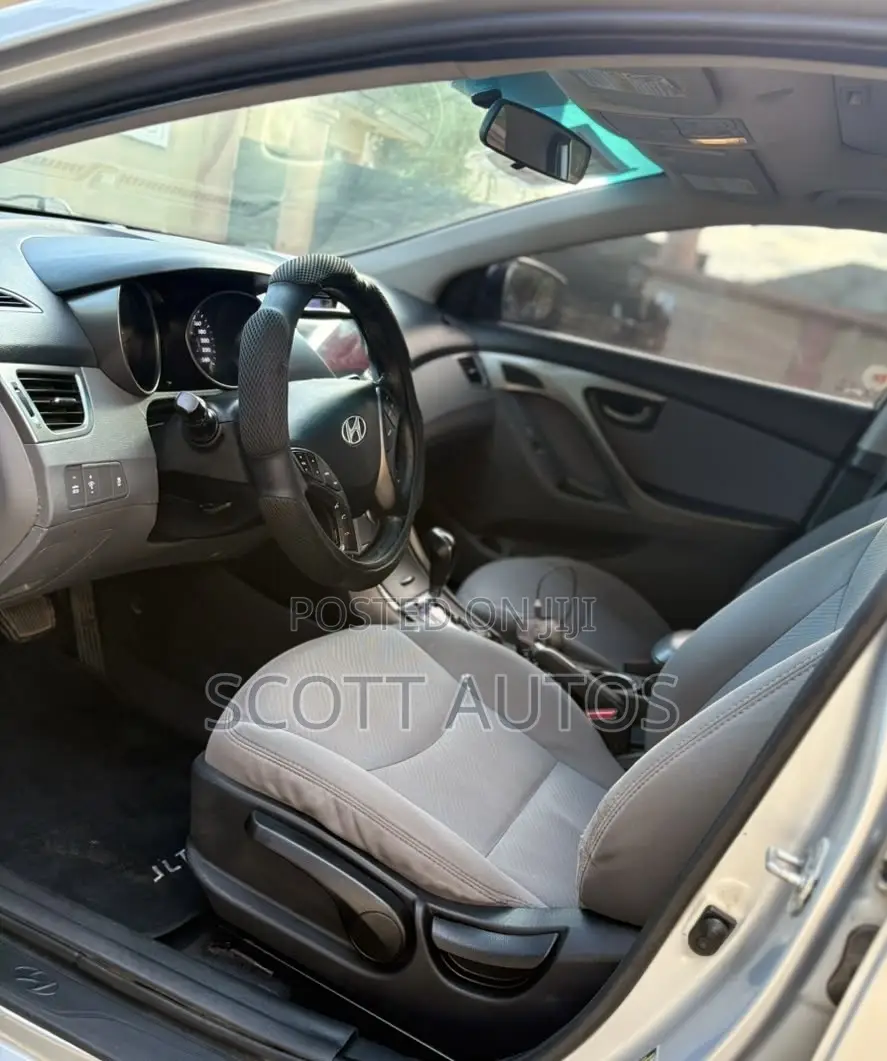Hyundai Elantra GLS Sedan FWD (1.8L 4cyl 6M) 2013 Silver