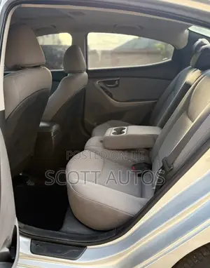 Hyundai Elantra GLS Sedan FWD (1.8L 4cyl 6M) 2013 Silver