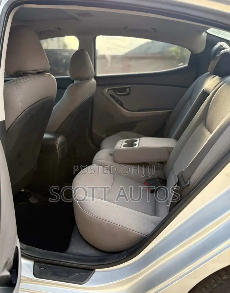 Hyundai Elantra GLS Sedan FWD (1.8L 4cyl 6M) 2013 Silver
