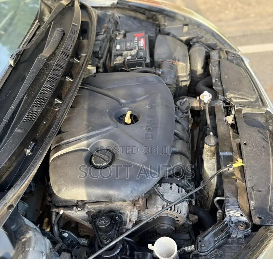 Hyundai Elantra GLS Sedan FWD (1.8L 4cyl 6M) 2013 Silver