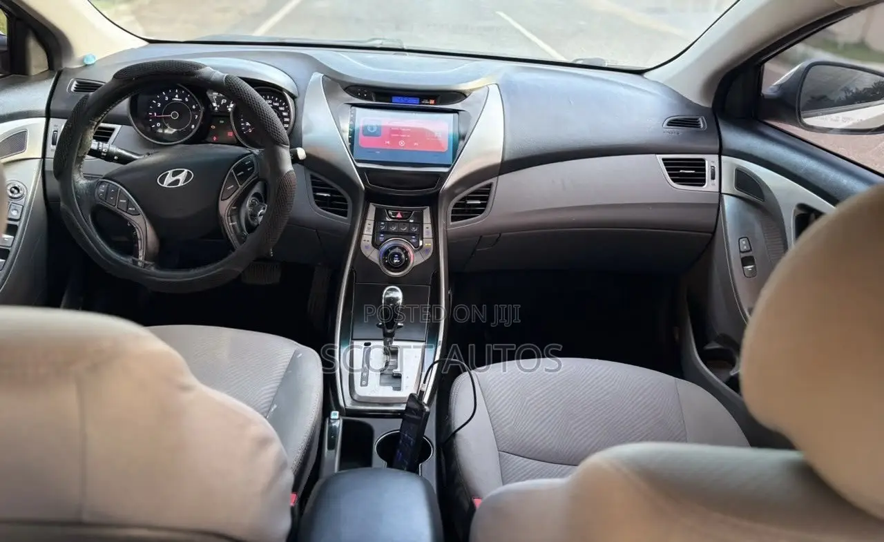 Hyundai Elantra GLS Sedan FWD (1.8L 4cyl 6M) 2013 Silver