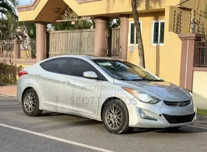 Hyundai Elantra GLS Sedan FWD (1.8L 4cyl 6M) 2013 Silver