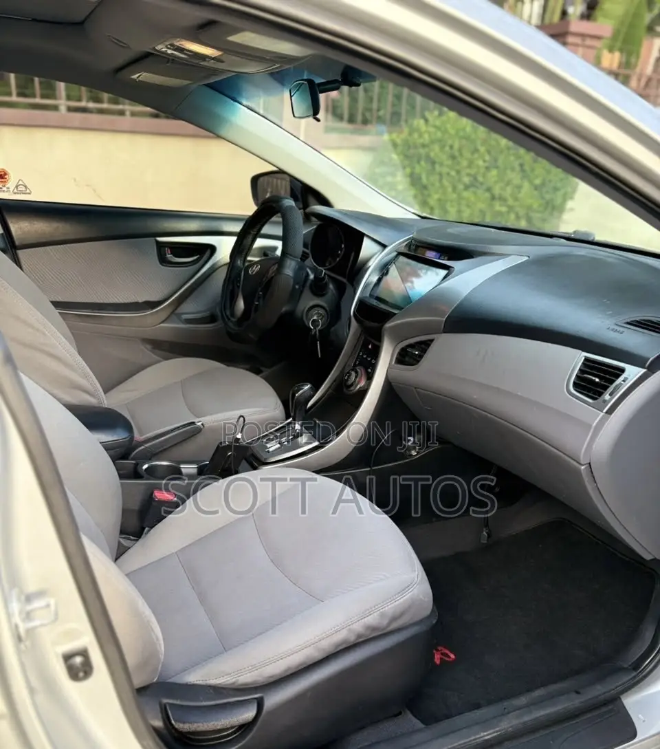 Hyundai Elantra GLS Sedan FWD (1.8L 4cyl 6M) 2013 Silver