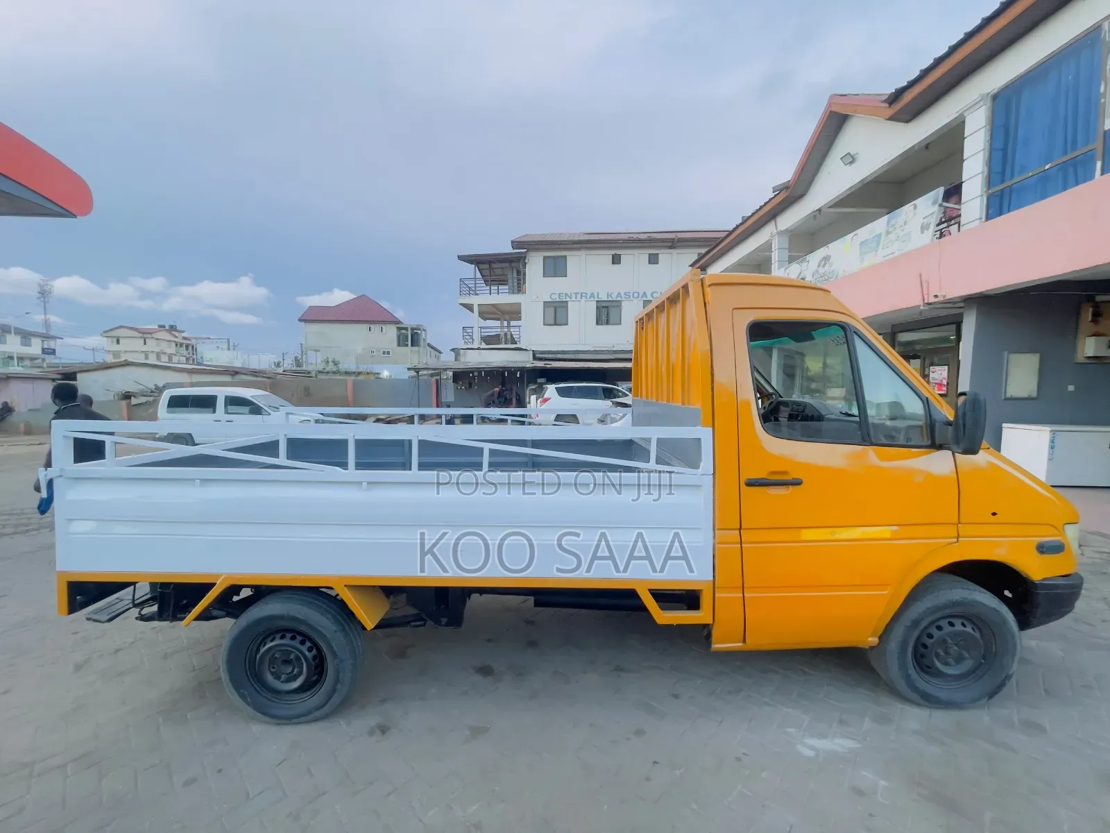 Mercedes-Benz Sprinter 2000 Yellow