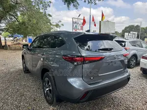 Toyota Highlander XLE 2021 Gray