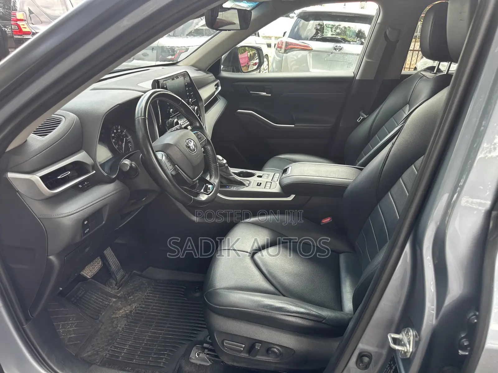 Toyota Highlander XLE 2021 Gray