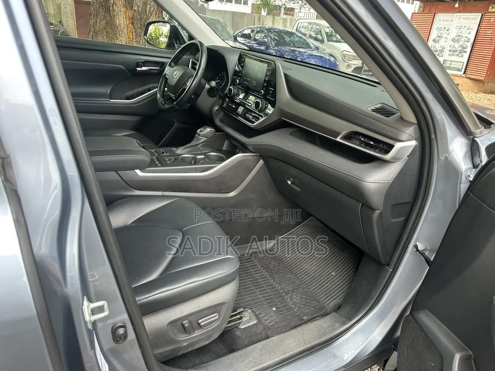 Toyota Highlander XLE 2021 Gray