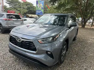 Toyota Highlander XLE 2021 Gray